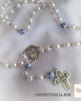 Terço personalizado Nossa Senhora (detalhe florido azul)